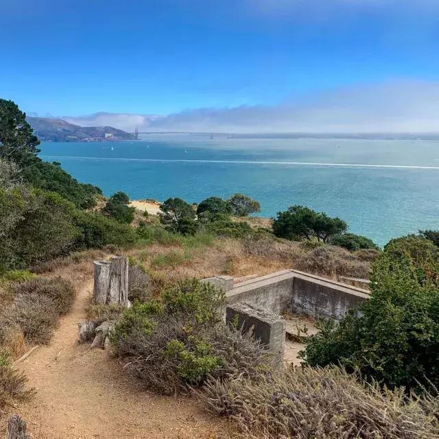 Campground at Angel Island State Park, overlooking 的 San Francisco Bay and 金门大桥